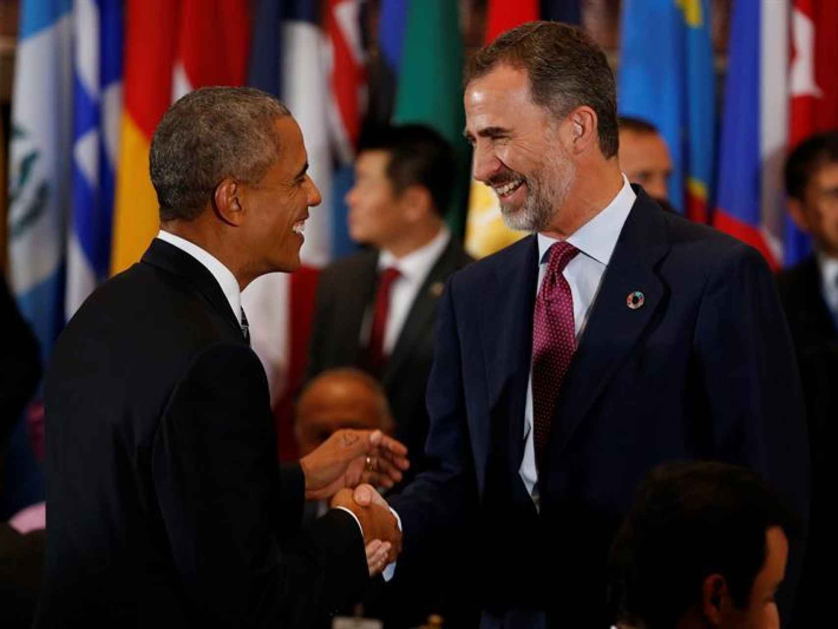 El rey Felipe VI saluda al presidente de EEUU, Barack Obama, en la Asamblea de la ONU.