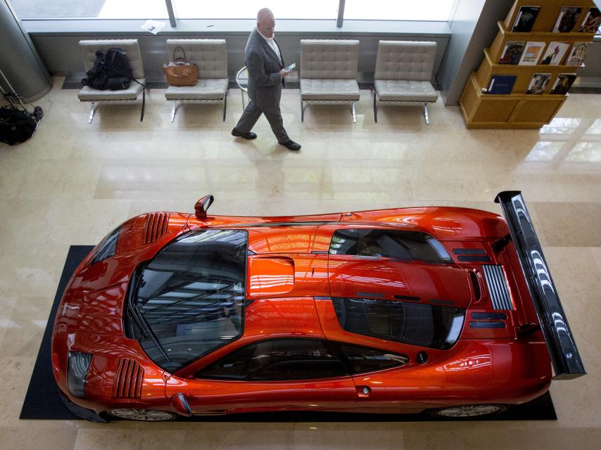 Un McLaren F1 LM expuesto en Sotheby's, Nueva York.