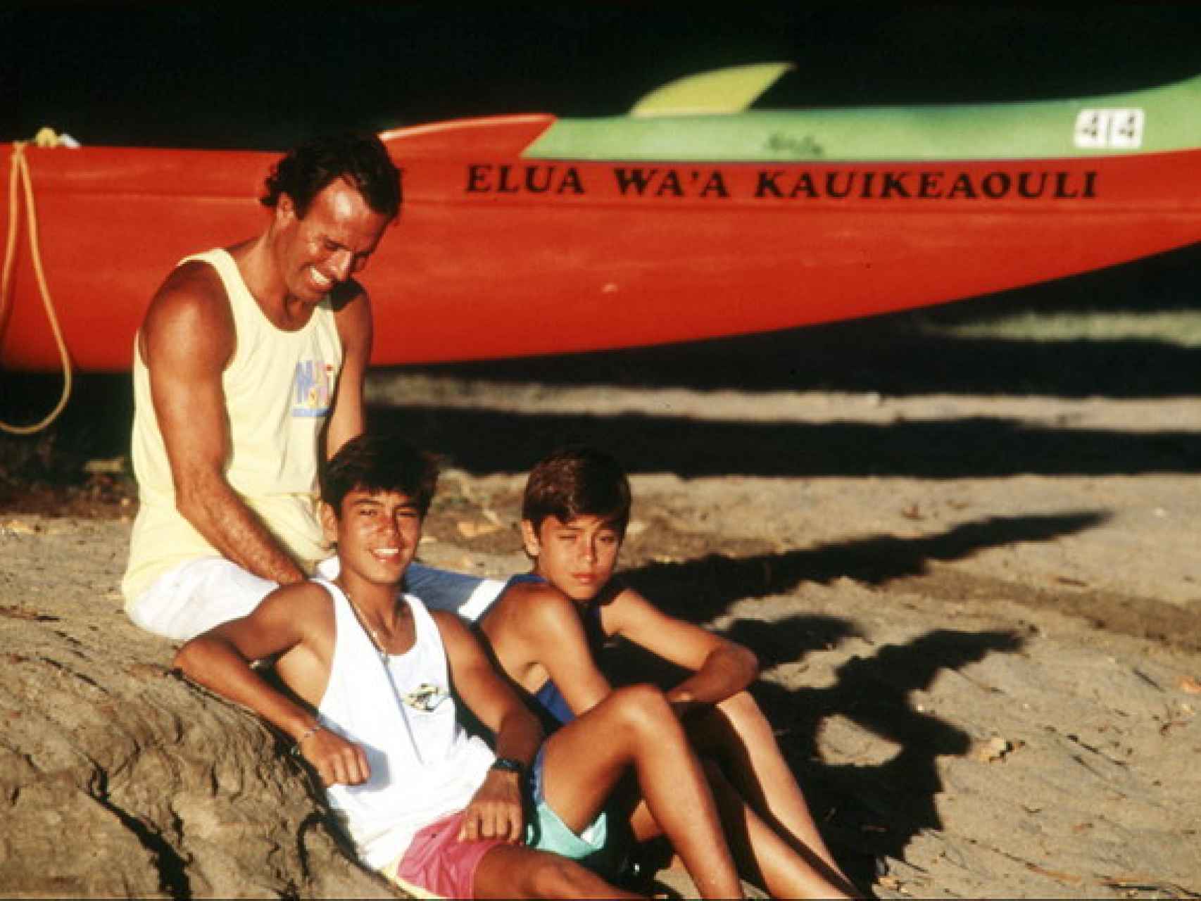Julio Iglesias con dos de sus hijos, Julio José y Enrique.