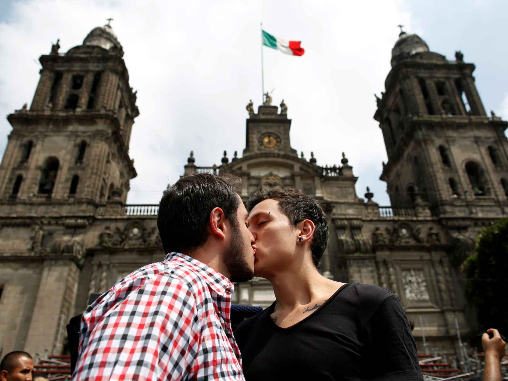 Los gays mexicanos reclaman poder casarse en cualquier parte del país.