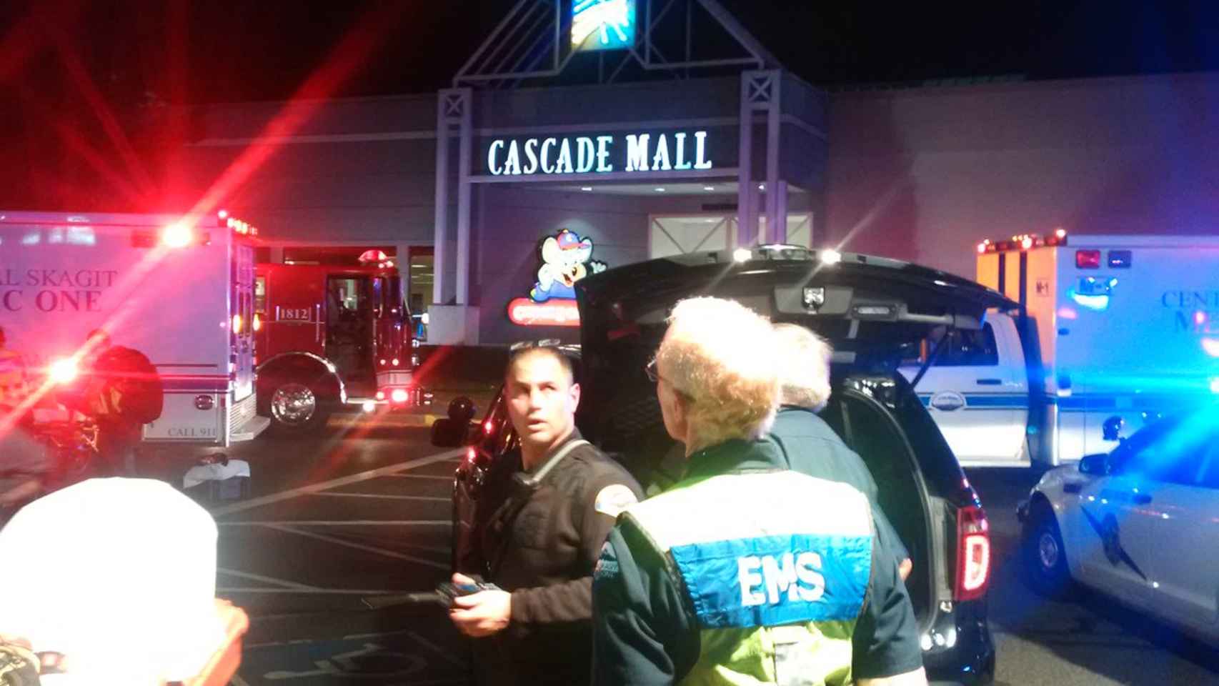 Tres muertos y un herido grave en un tiroteo en un centro comercial en Washington (EEUU)