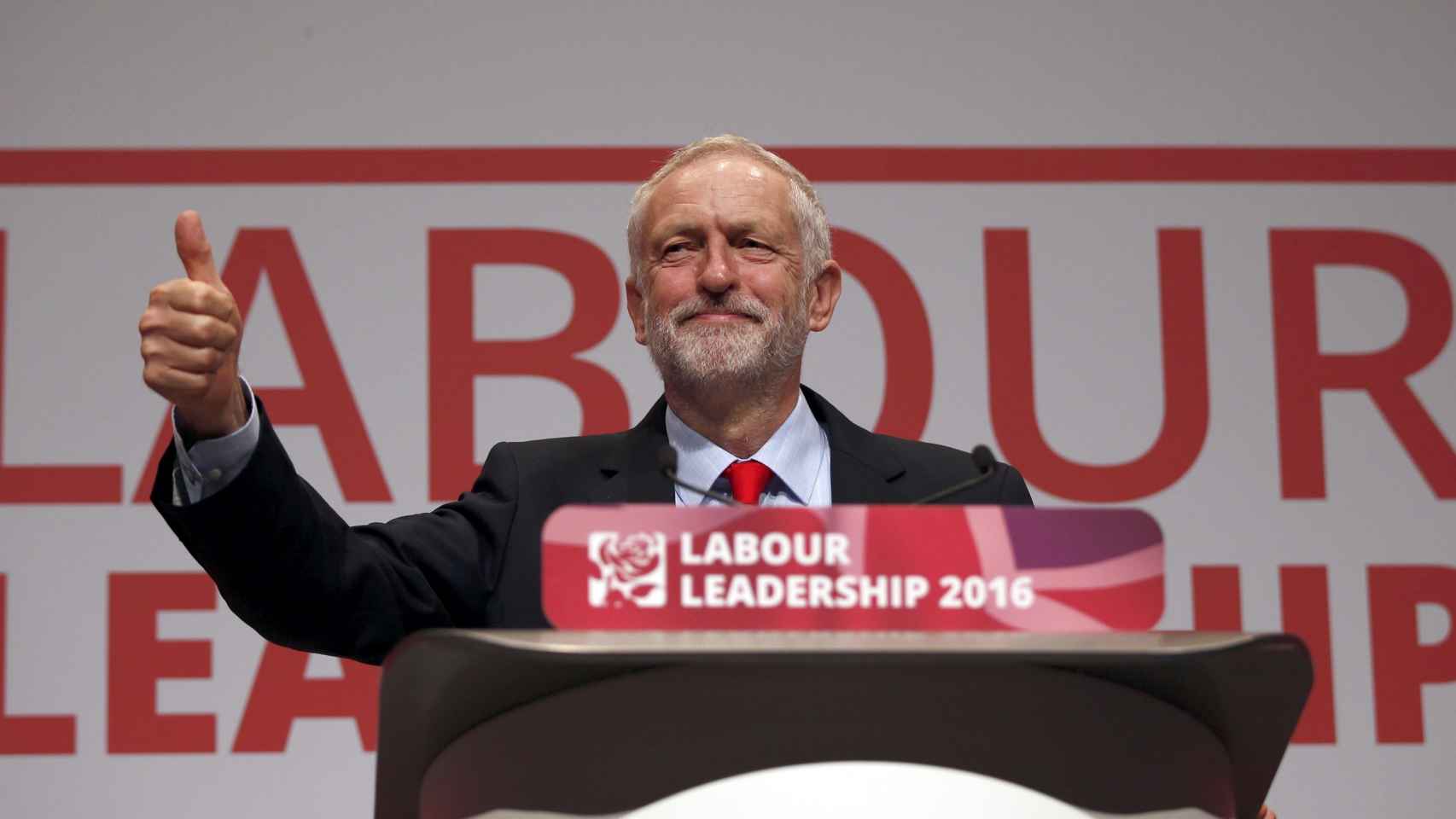 Jeremy Corbyn anuncia su victoria como nuevo líder del Partido Laborista.