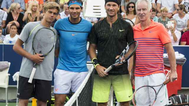 Nadal, McEnroe, Moyá y Solbas en el partido de exhibición.