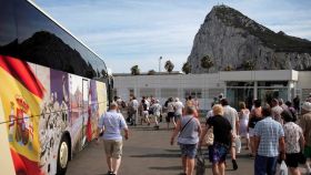 Turistas, en la frontera con Gibraltar.