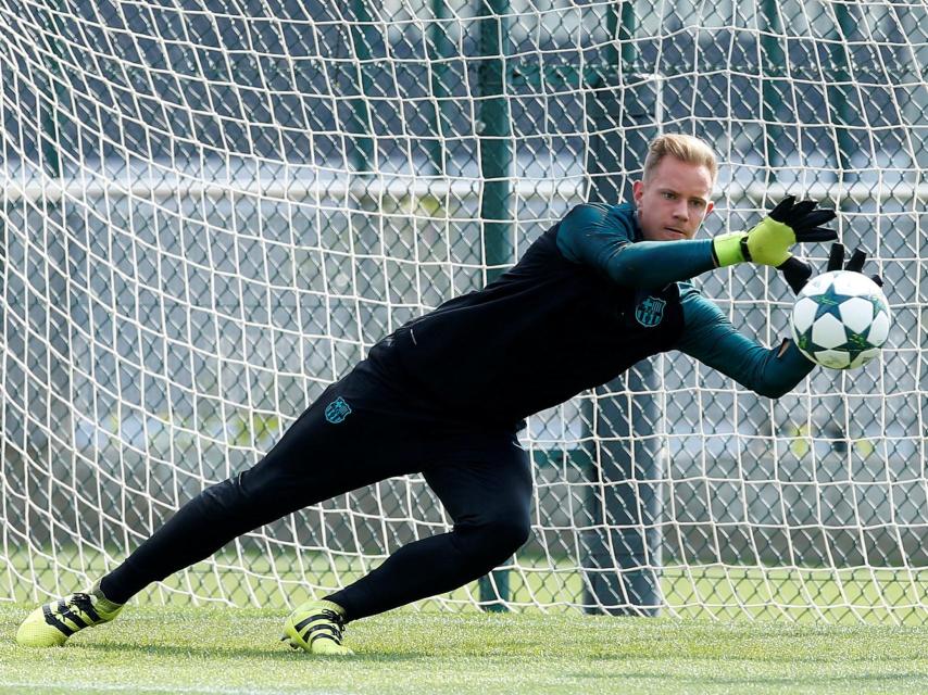 Ter Stegen en un entrenamiento del Barcelona.