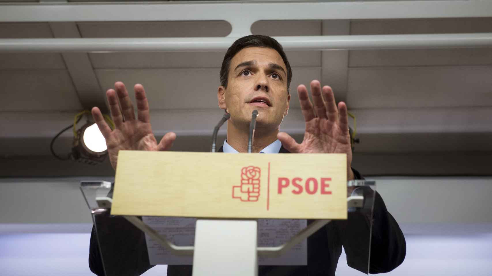 El secretario general del PSOE, Pedro Sánchez, comparece en Ferraz.