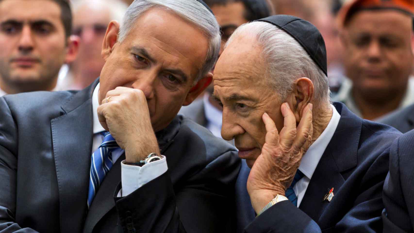 Simón Peres conversa con Netanyahu, en una imagen de 2013.