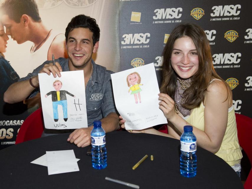 Mario Casas y María Valverde, cuando aún eran pareja, durante la promoción de Tres metros sobre el cielo.