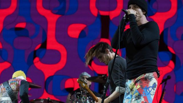 Red Hot Chili Peppers en plena actuación este verano.