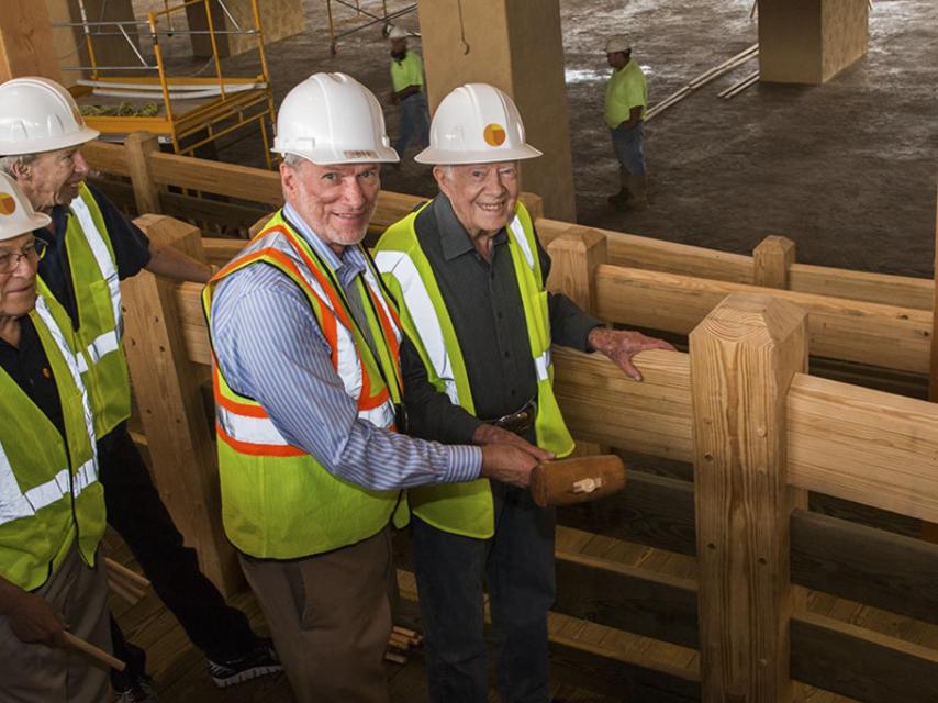 El expresidente Jimmy Carter visita el Arca con Ken Ham.