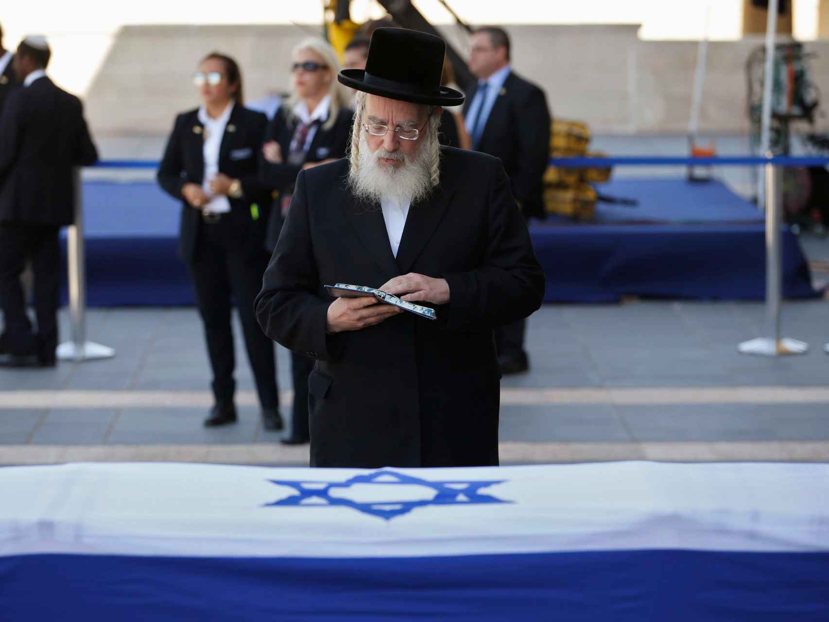 El cuerpo de Peres se halla junto al Parlamento.