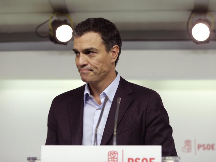 El ex líder del PSOE, Pedro Sánchez, comparece tras anunciar su dimisión.