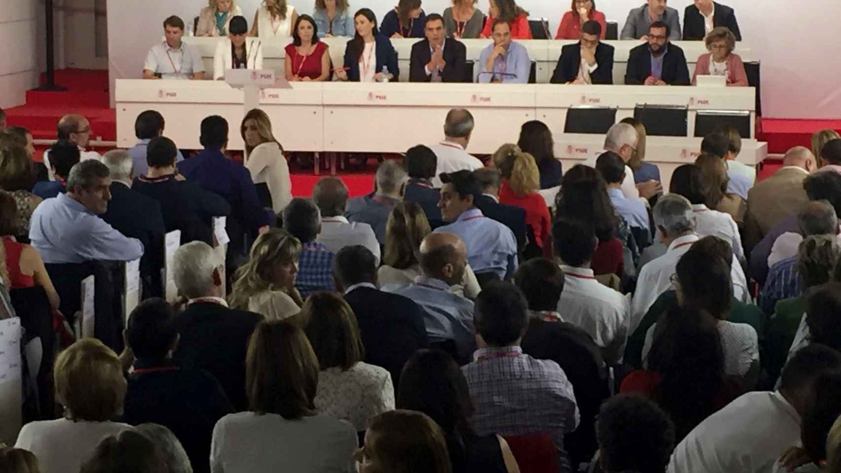 Comienza el Comité Federal del PSOE con más de tres horas de retraso