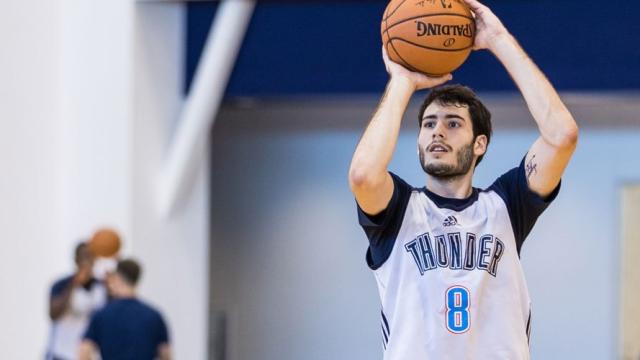 Álex Abrines en un entrenamiento con los Thunder.