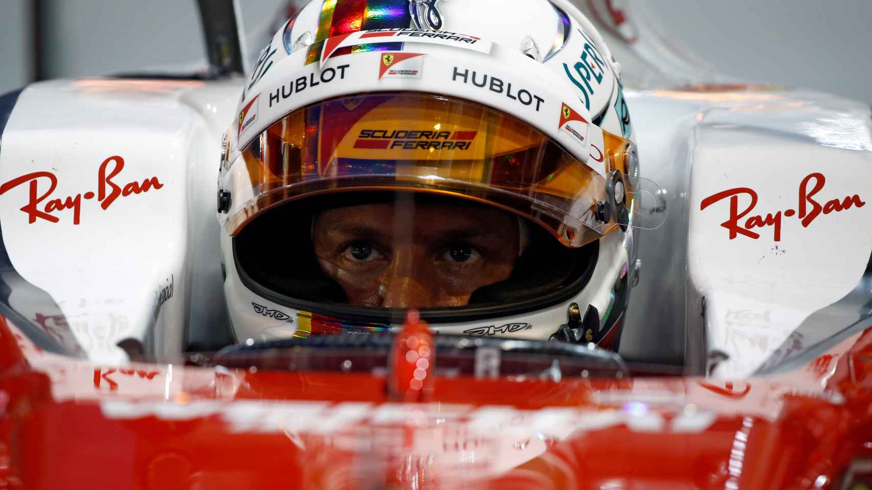 Vettel, dentro de su Ferrari.