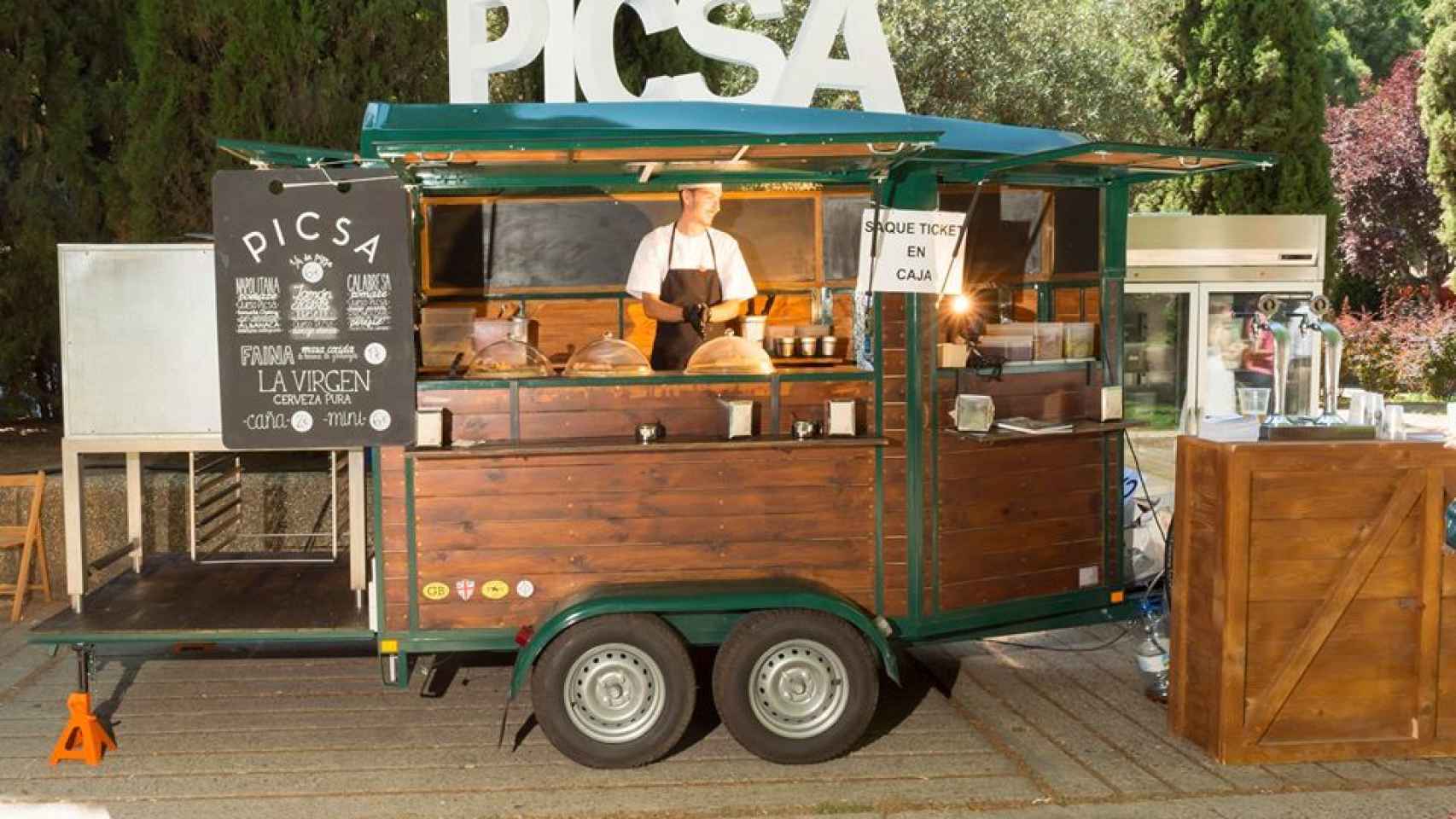 La cocina fusión de Picsa se vuelve itinerante en esta gastroneta.