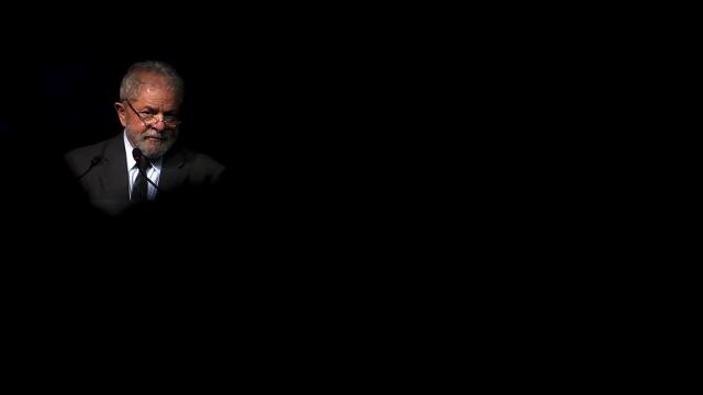 La fiscalía brasileña acusa a Lula de enriquecerse por su relación con constructoras.