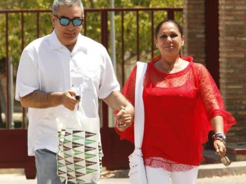 Agustín Pantoja es el mayor apoyo de su hermana Isabel