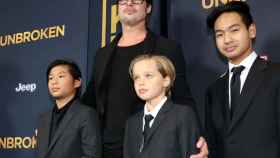 Brad Pitt con algunos de los hijos que tiene en común con Angelina Jolie.