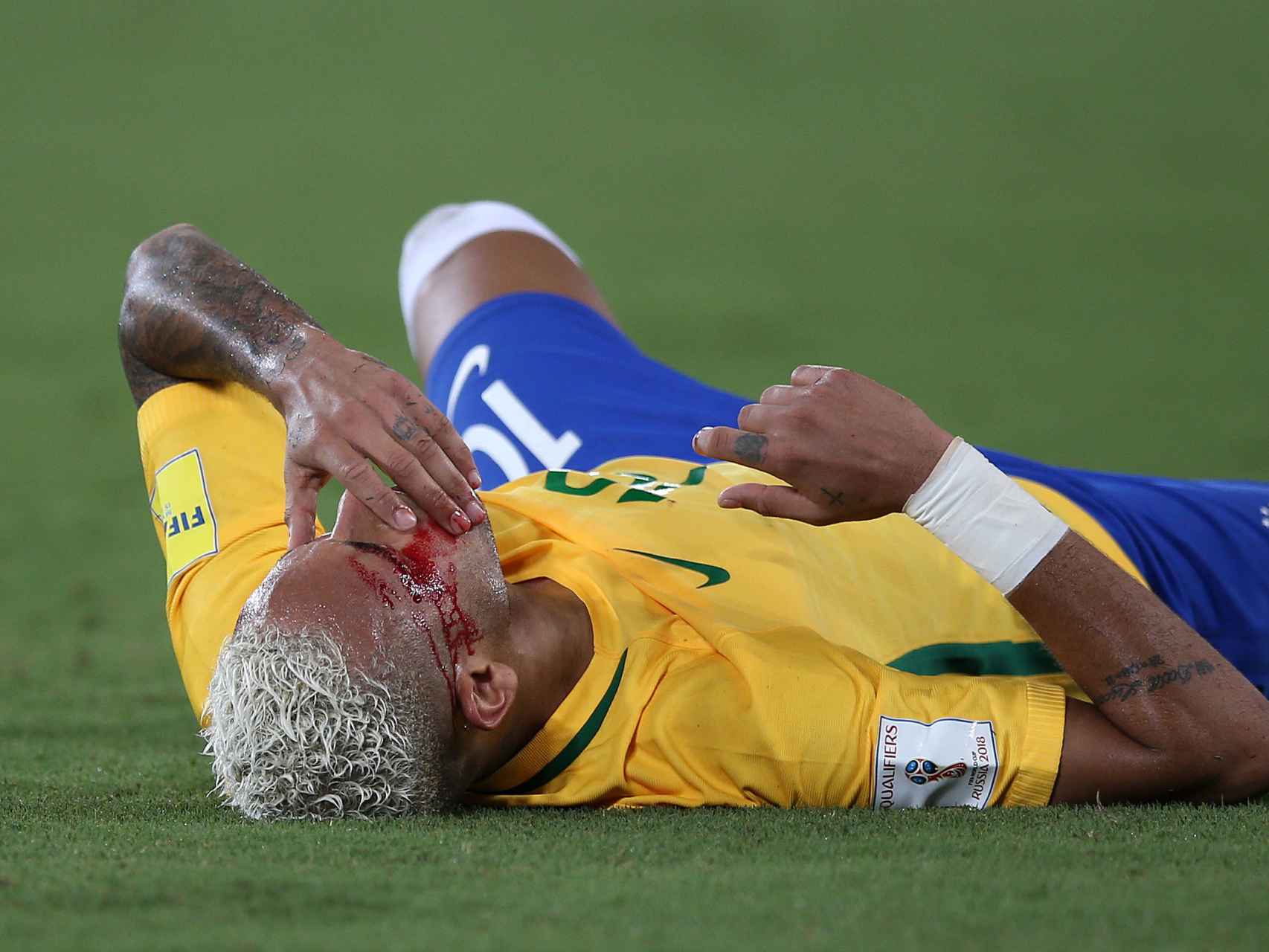 Neymar ensangrentado en el partido Brasil - Bolivia.