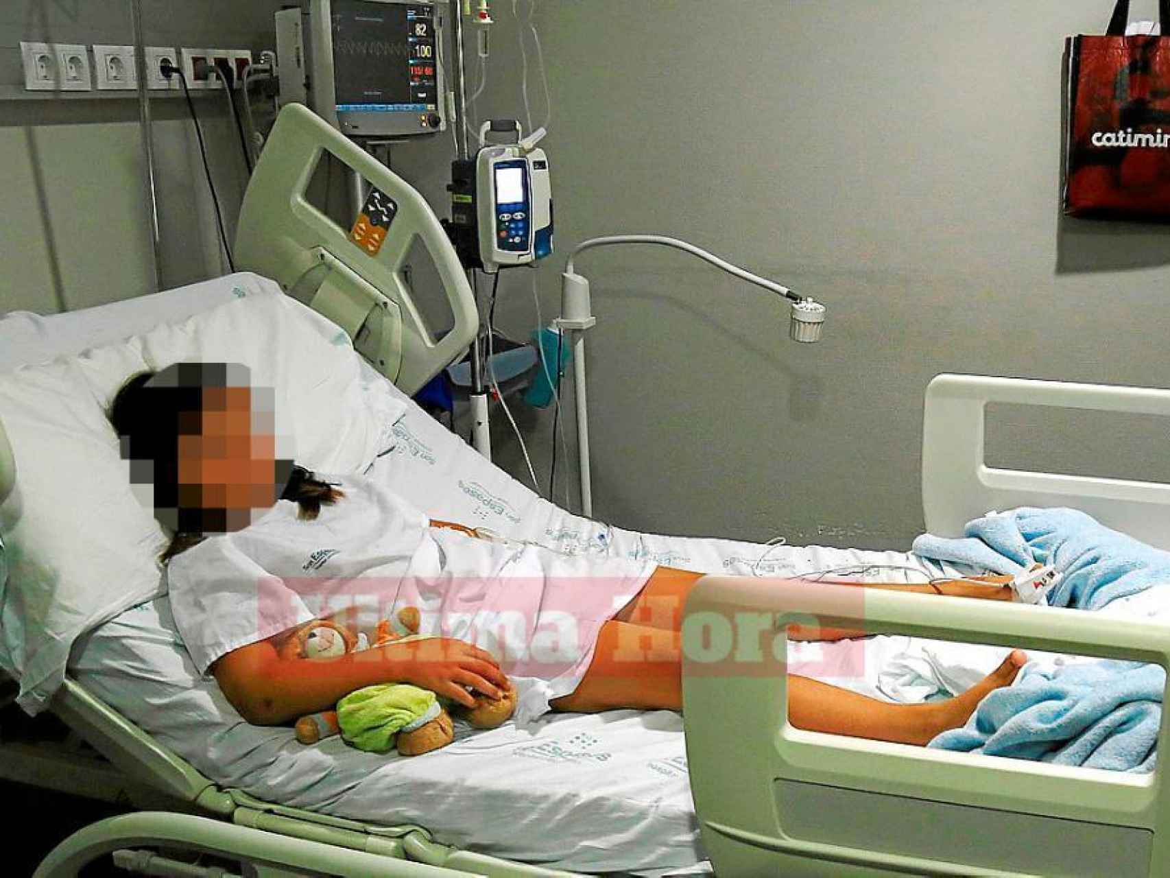 Una niña de ocho años, hospitalizada tras la paliza de doce alumnos en su colegio.