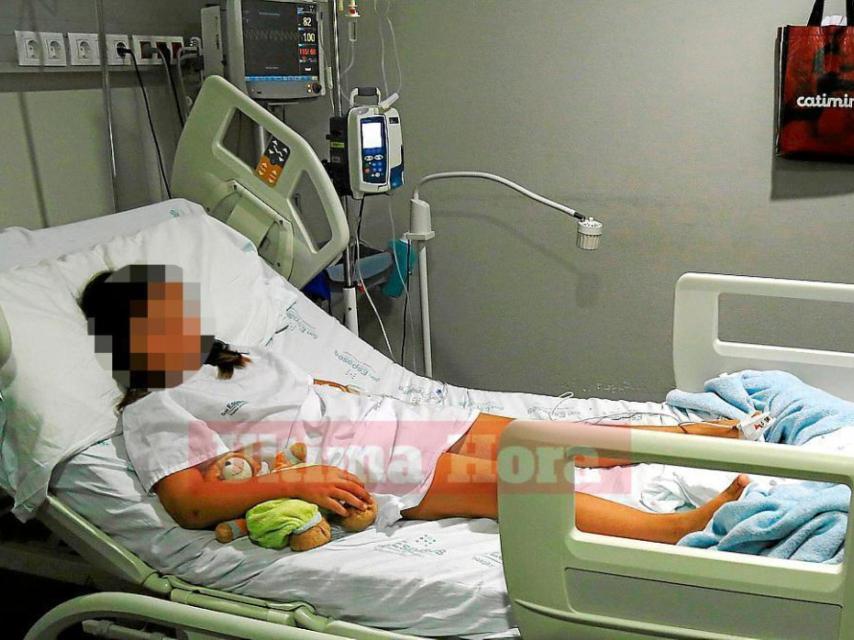 Una niña de ocho años, hospitalizada tras la paliza de doce alumnos en su colegio.