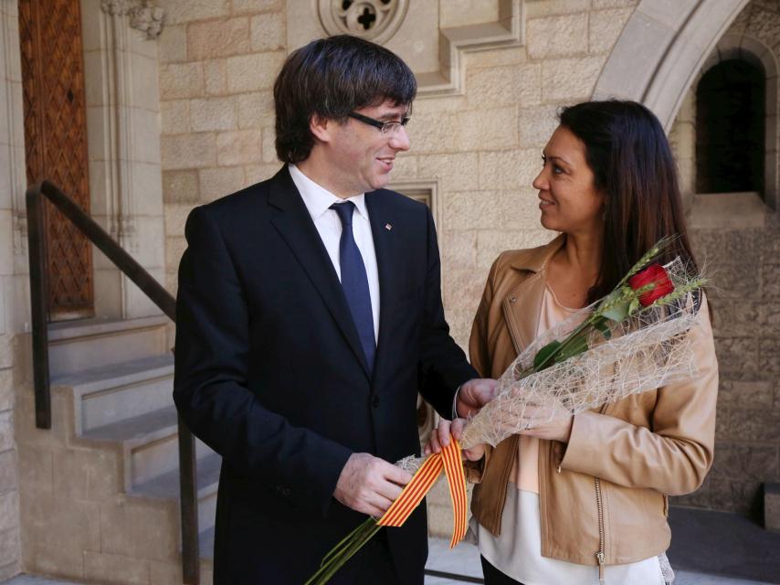 Carles Puigdemont y su mujer Marcela Topor el pasado Sant Jordi.