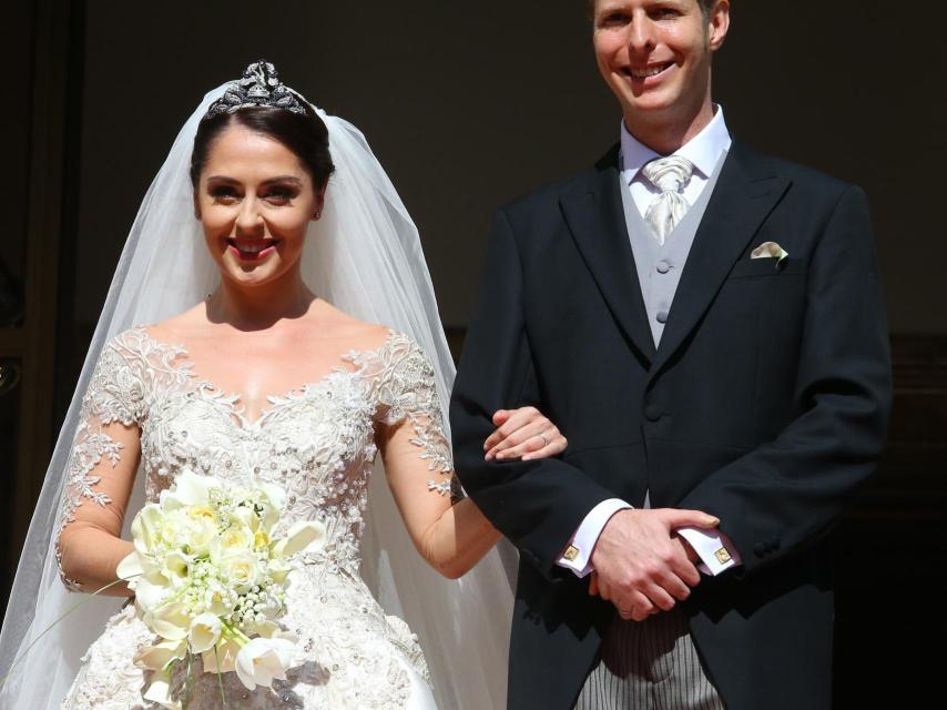 Los novios, ya convertidos en marido y mujer.