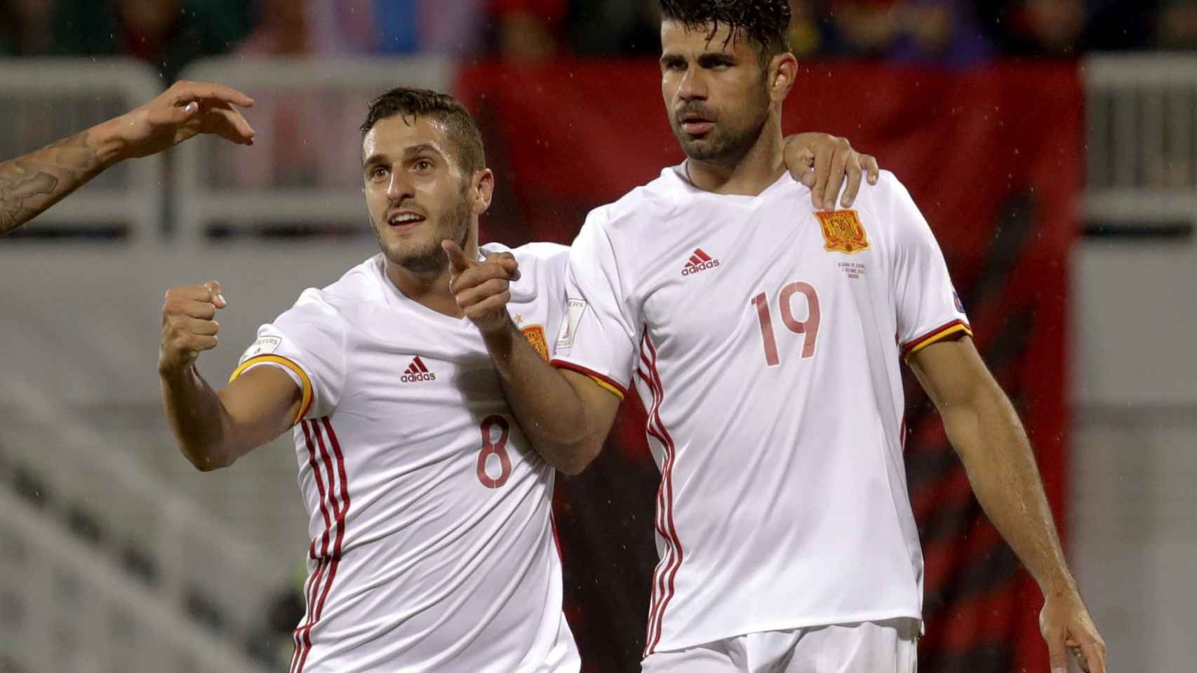 Koke y Costa celebran el primer gol.