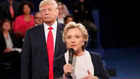 Hillary Clinton y Donald Trump, durante el segundo debate.