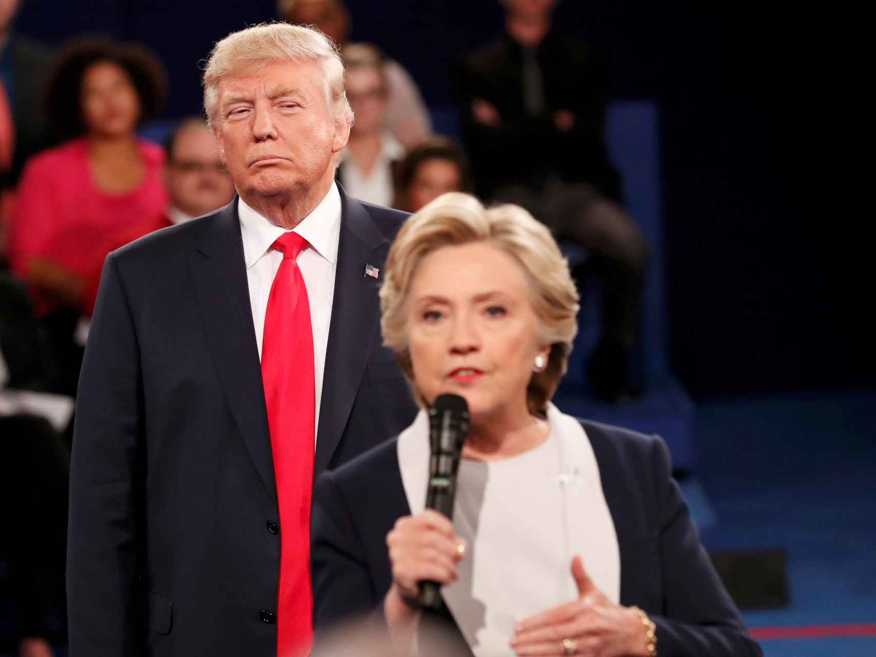 Hillary Clinton y Donald Trump, durante el segundo debate.