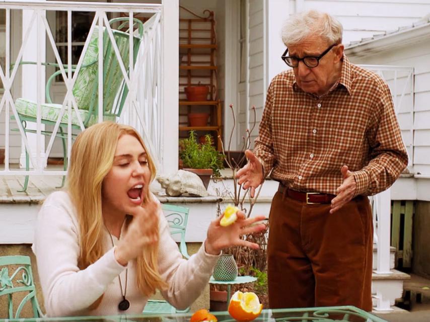 Miley Cyrus y Woody Allen en la primera serie del director.