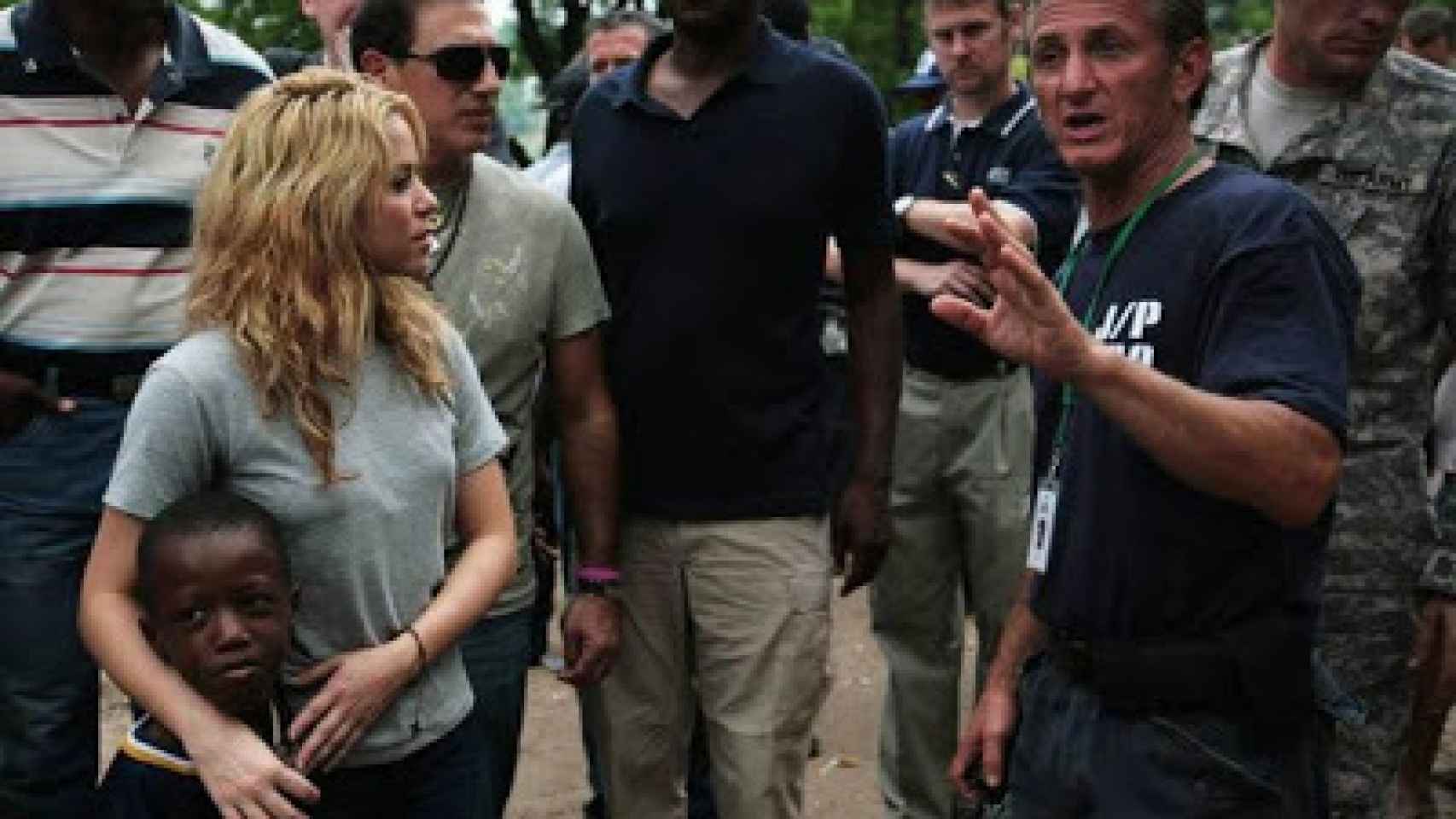 En 2010 visitó Haití junto al actor Sean Penn