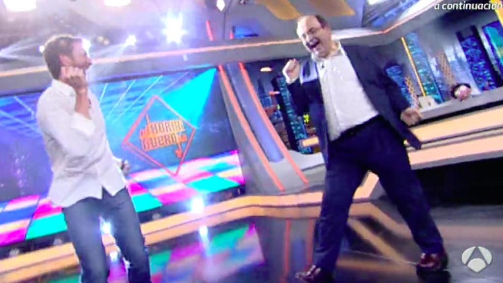 Pablo Motos vuelve a hacer bailar a Miquel Iceta en 'El hormiguero'