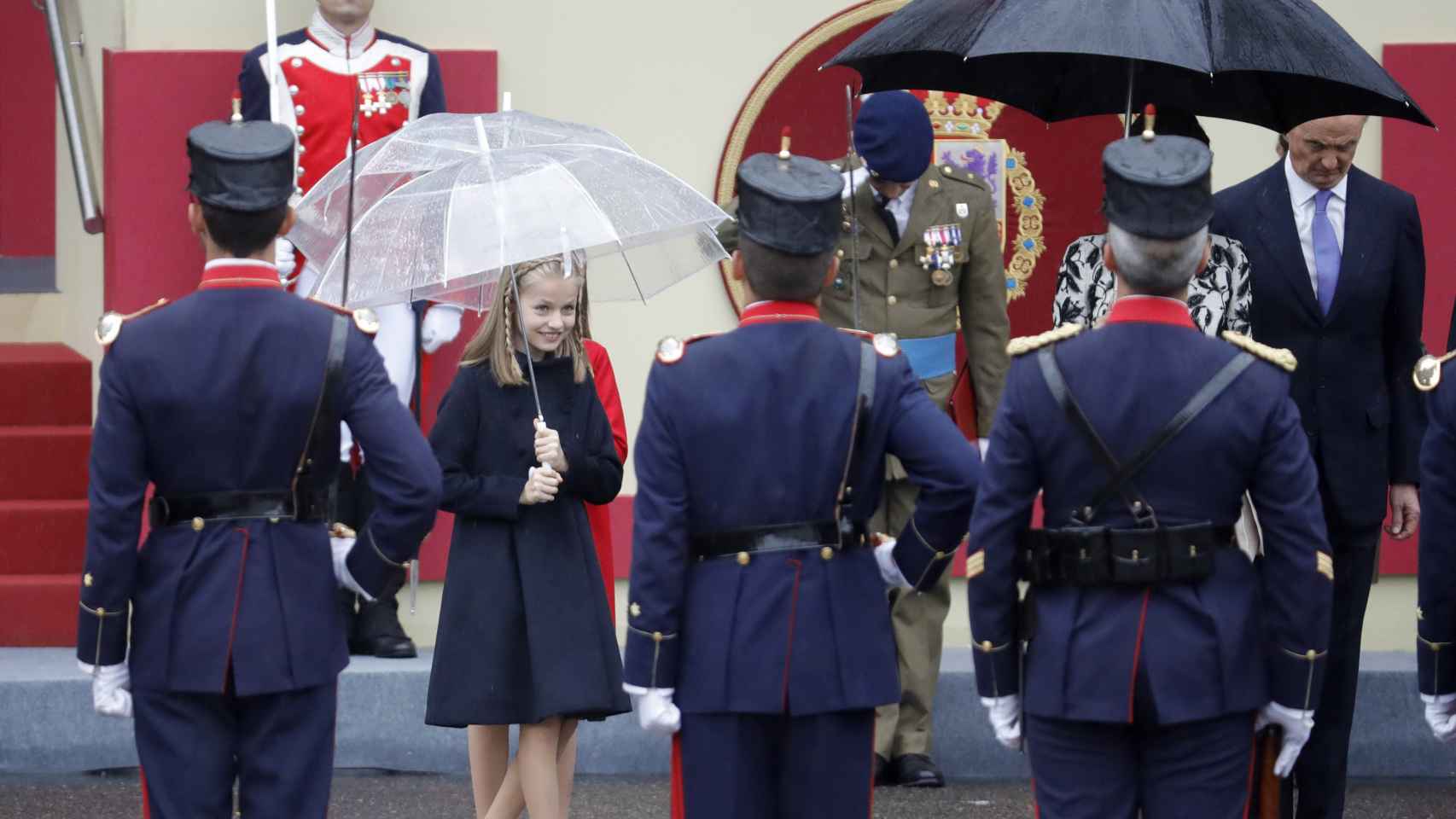 La reina Letizia  y sus hijas, protagonistas del desfile de la Fiesta Nacional