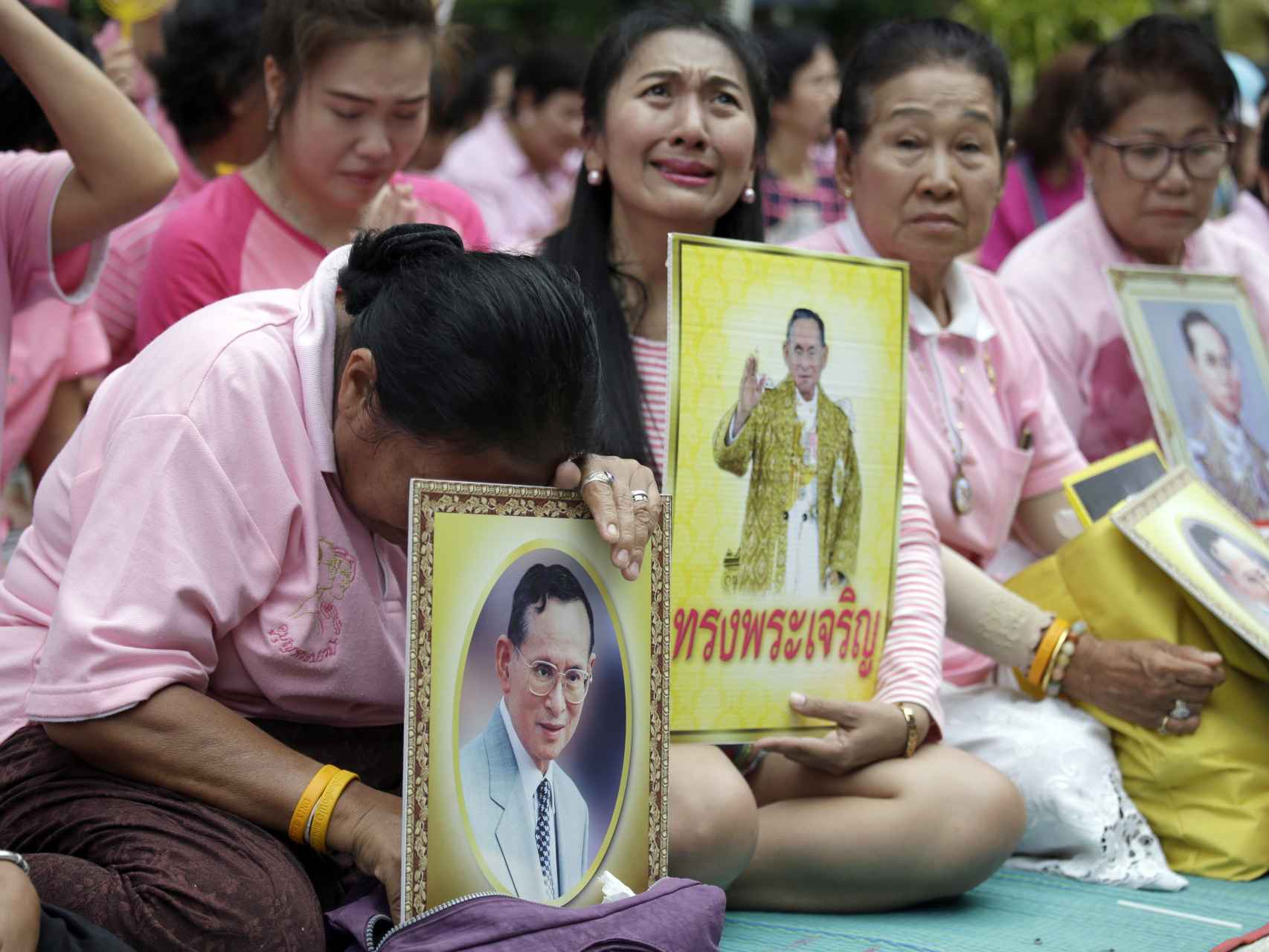 Los tailandeses lloran la muerte de su rey