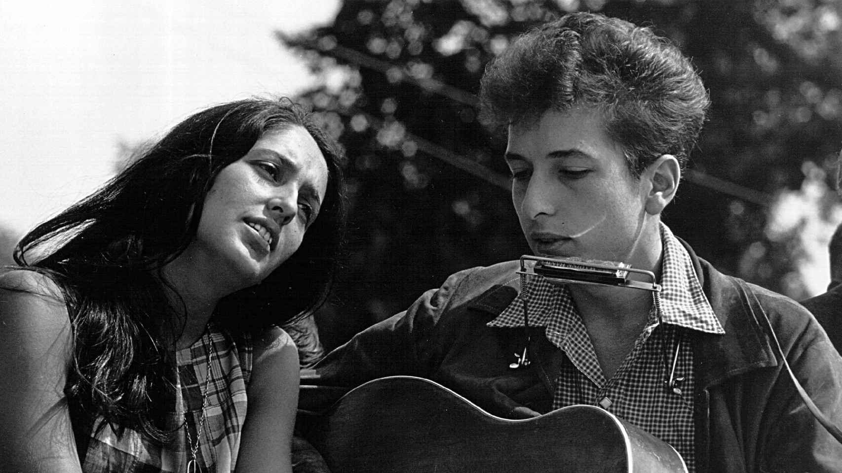 Joan Baez y Bob Dylan en agosto de 1963.