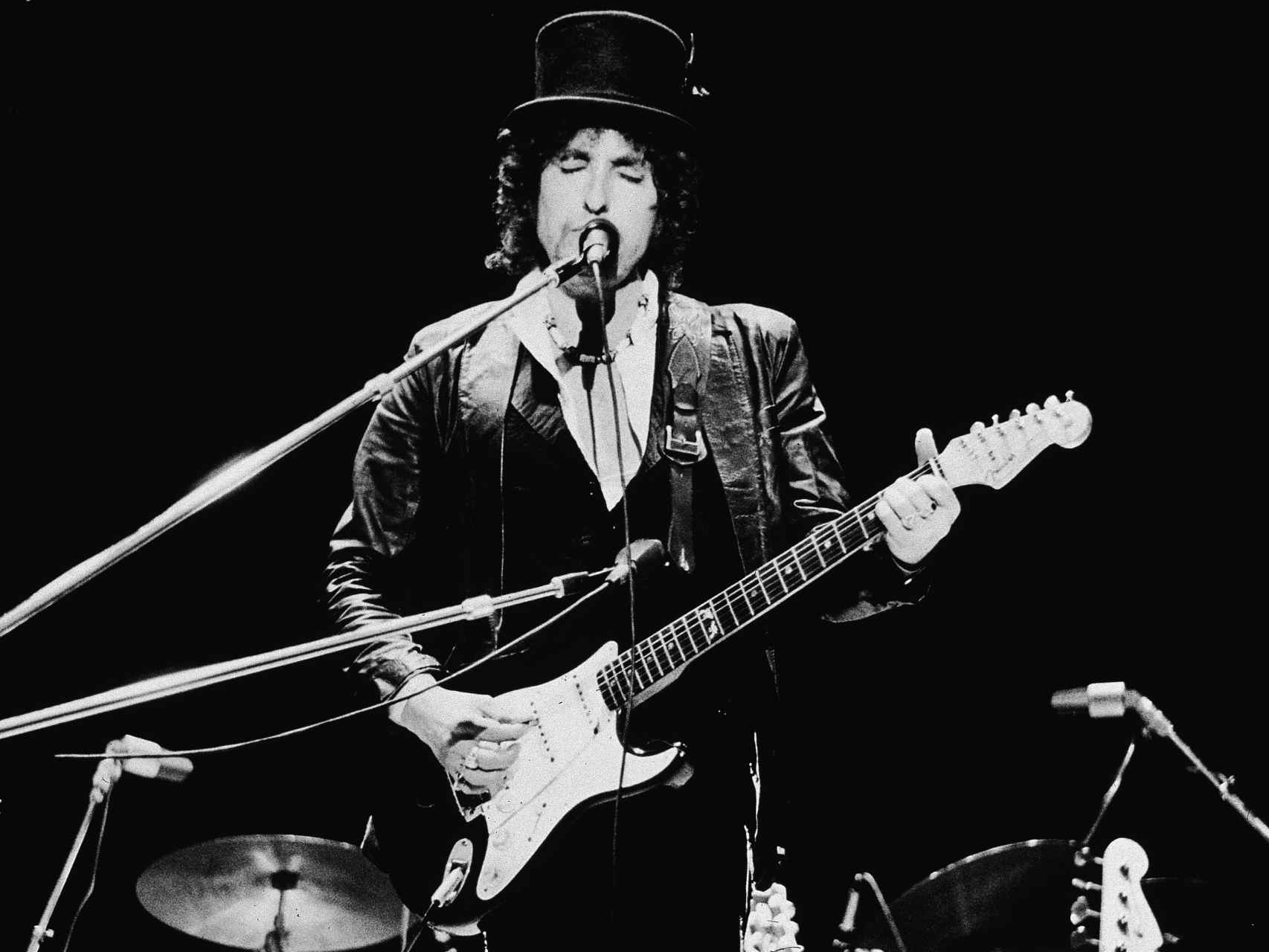 Dylan actuando en el Blackbushe Pop Festival, Hampshire, Inglaterra, en 1978.