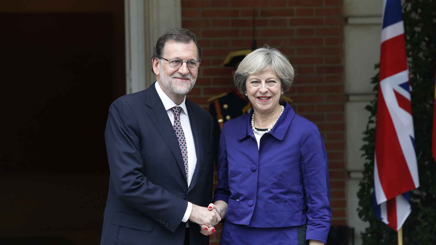 Rajoy recibe a May en Moncloa.