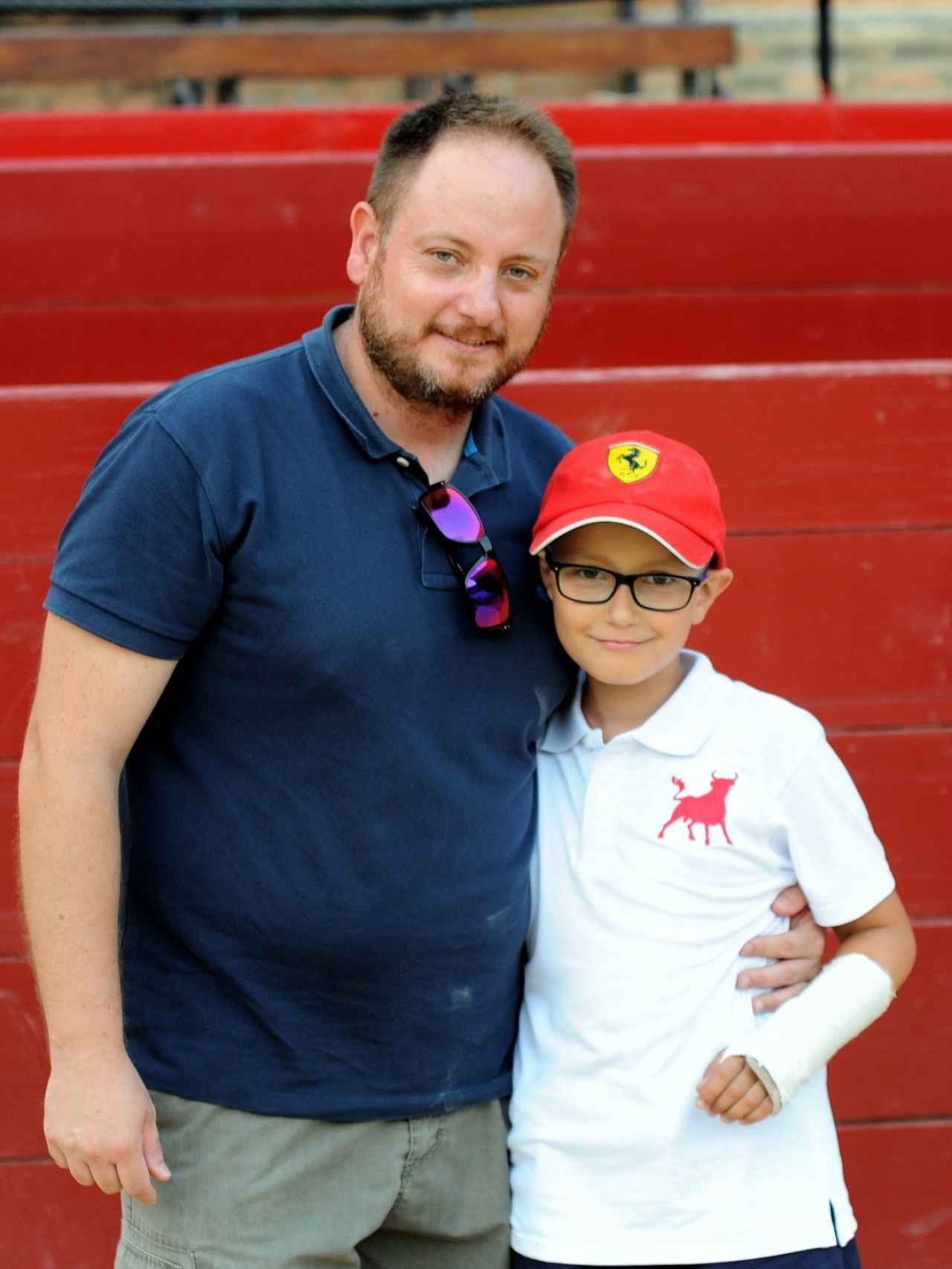 Adrián junto a su padre, Eduardo Hinojosa