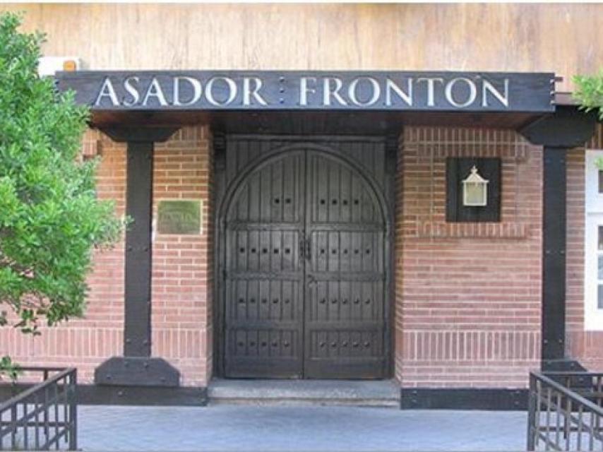 Fachada del asador Frontón.