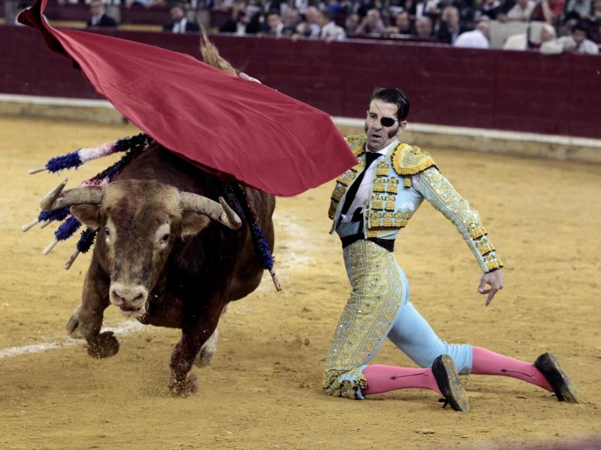 Padilla durante la faena a su segundo.