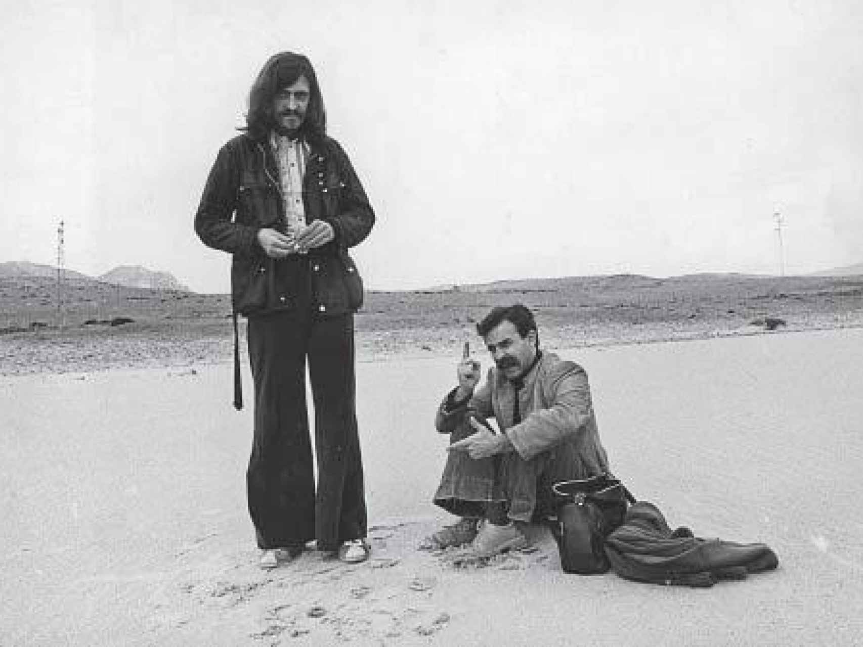 Wyoming y su amigo Curro en una playa de Bolonia en los años setenta