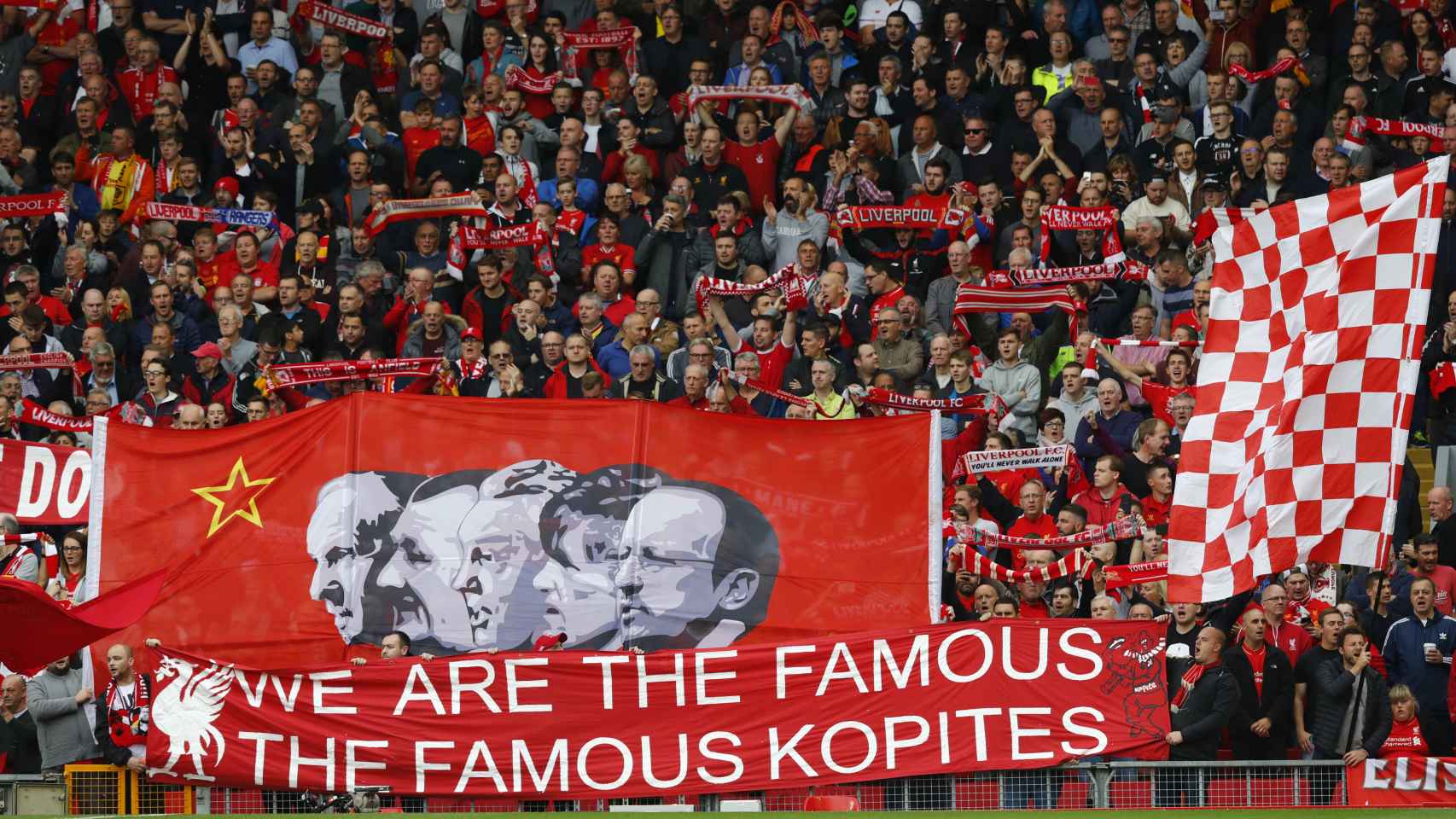 Los fans del Liverpool en Anfield.