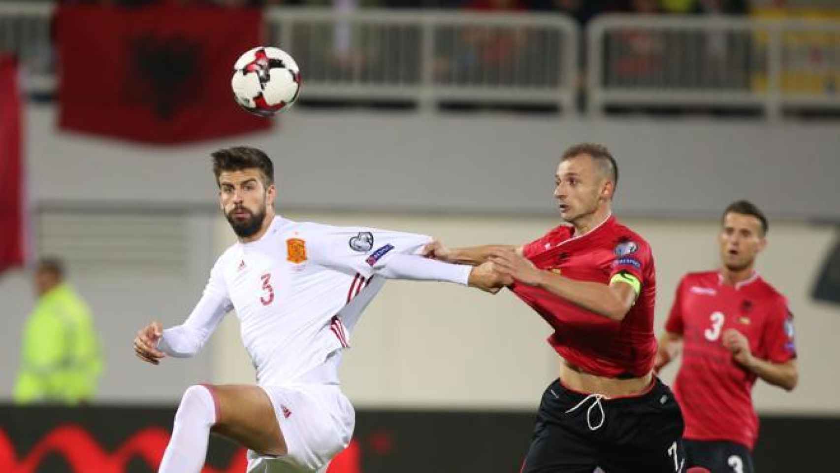 Gerard Piqué durante el partido España-Albania.