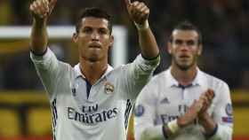 Cristiano Ronaldo celebra un gol junto a Bale.