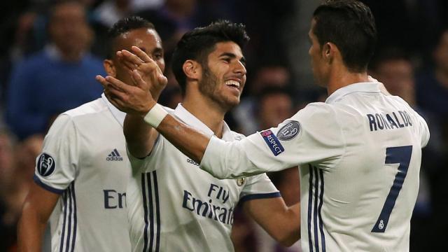 Marco Asensio celebra su gol con Cristiano.