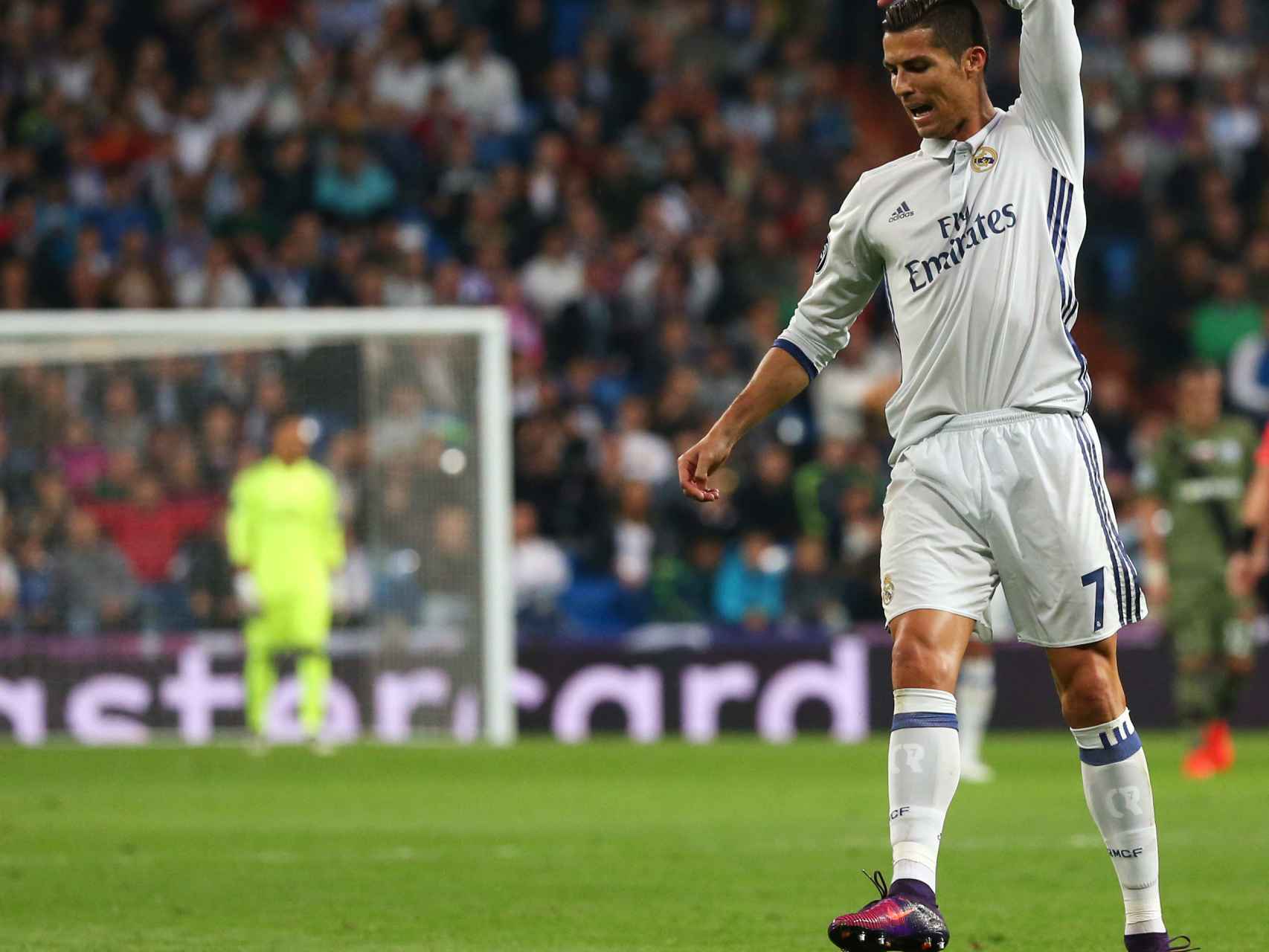 Cristiano Ronaldo se lamenta en el partido ante el Legia.