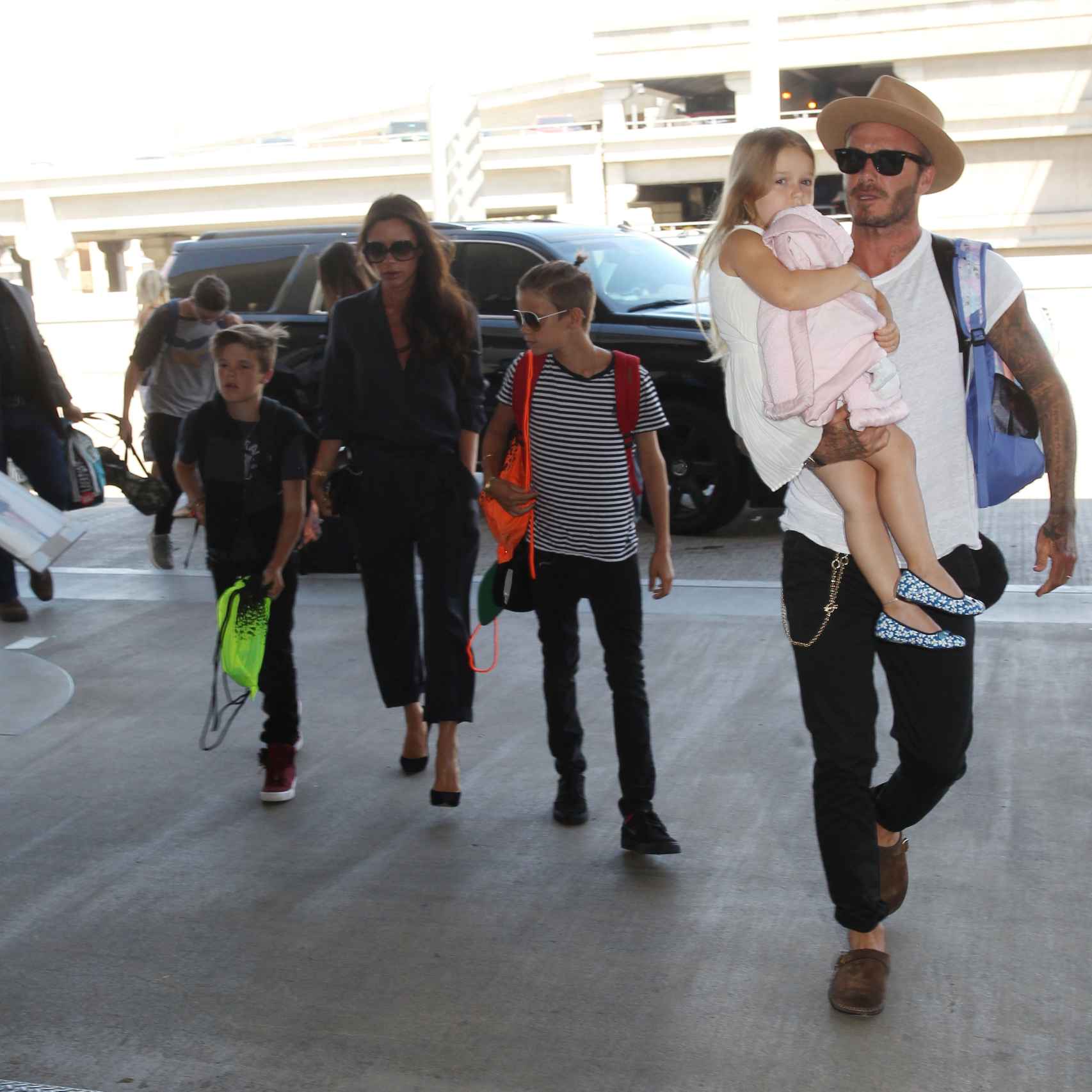 Los Beckham con sus hijos