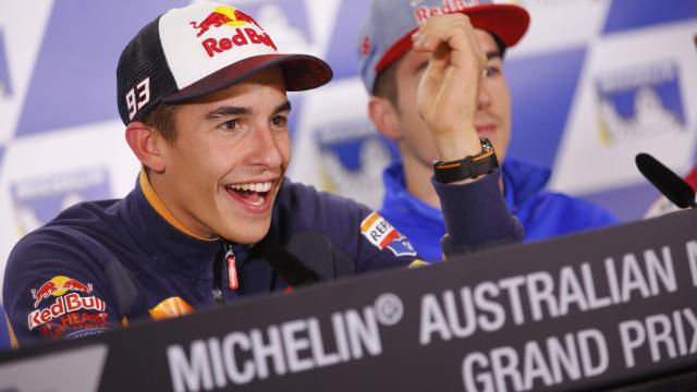 Marc Márquez, en presencia de Maverick Viñales, durante la conferencia de prensa del GP de Australia.